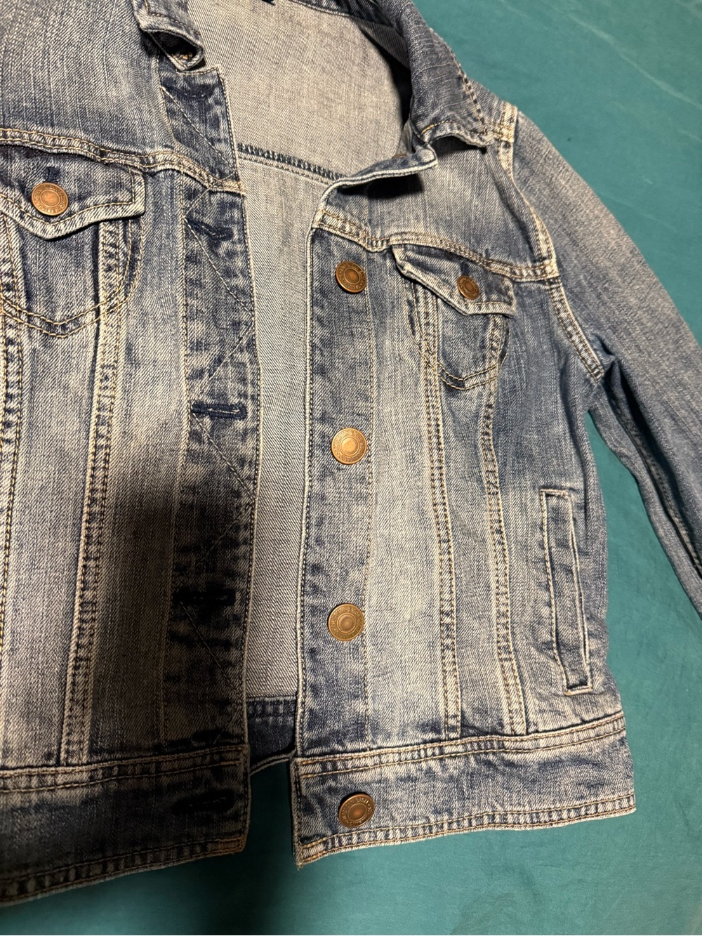 American Eagle Outfitters Faded Denim Jacket in Light Blue - Picture 4 of 9